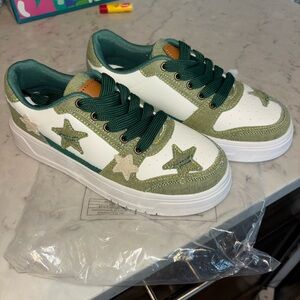 Women’s Green Star Sneakers